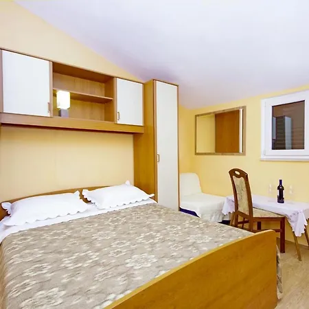 Apartamento With Parking Space - 18898 Makarska