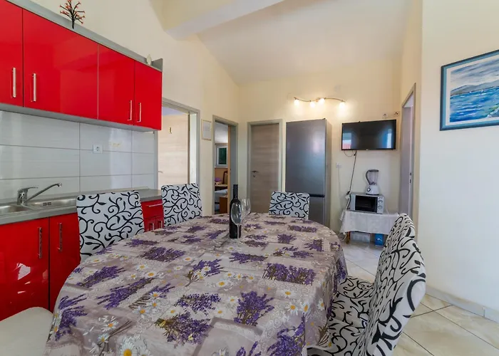 Apartamento With Parking Space - 18898 Makarska