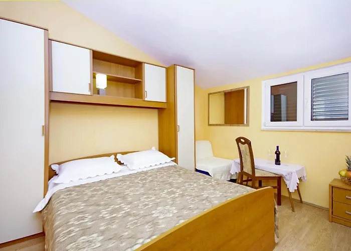 Apartamento With Parking Space - 18898 Makarska